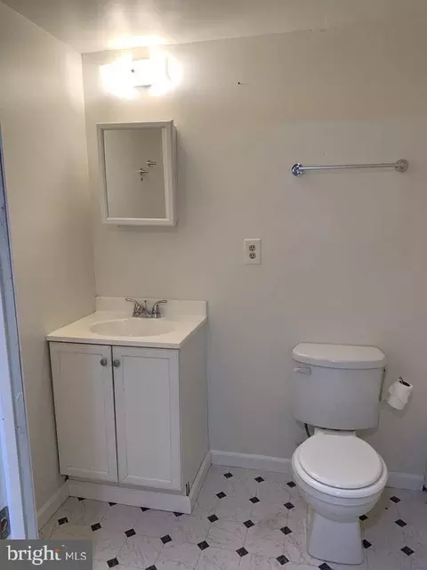 Bath - 4620 Harcourt Rd, Baltimore, MD 21214 photo 2 of 2