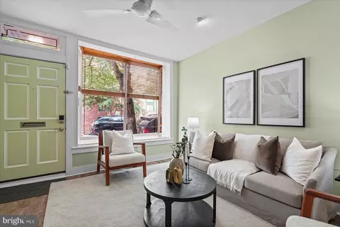 Entry Way - 211 Penn St, Baltimore, MD 21230 photo 2 of 3