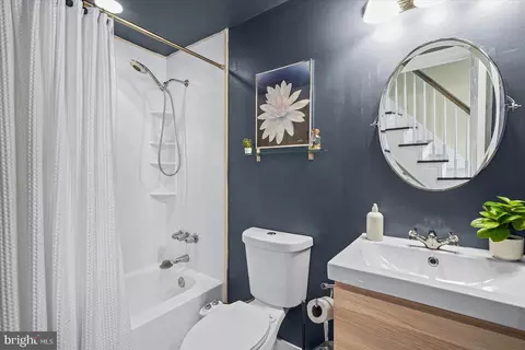 Bath - 211 Penn St, Baltimore, MD 21230 photo 2 of 3