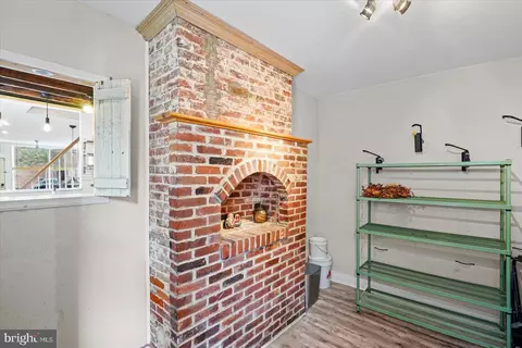 Entry Way - 211 Penn St, Baltimore, MD 21230 photo 3 of 3