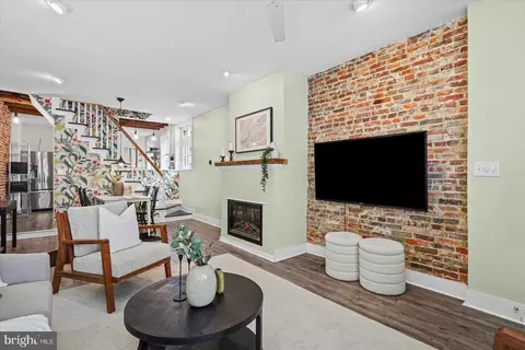 Living - 211 Penn St, Baltimore, MD 21230 photo 1 of 2