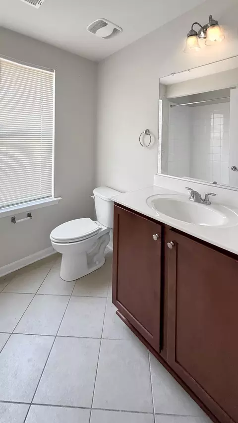Bath - 4415 Cherry Way, Baltimore, MD 21229 photo 1 of 3