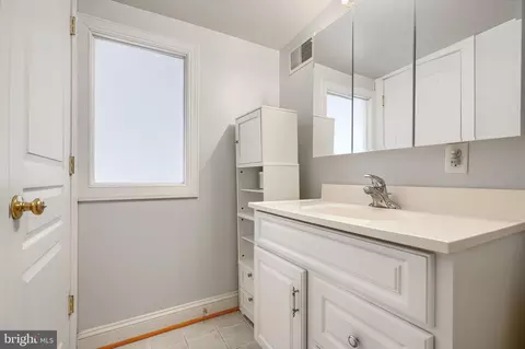 Bath - 110 E Randall St E, Baltimore, MD 21230 photo 6 of 7