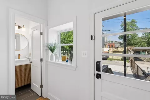 Entry Way - 1353 Hull St, Baltimore, MD 21230 photo 4 of 9