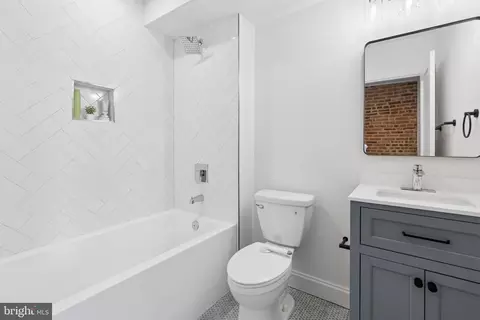 Bath - 1353 Hull St, Baltimore, MD 21230 photo 6 of 9