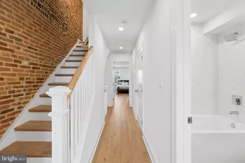 Entry Way - 1353 Hull St, Baltimore, MD 21230 photo 7 of 9