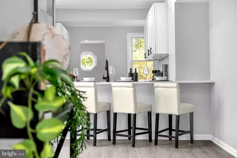 Entry Way - 6016 Sefton Ave, Baltimore, MD 21214 photo 2 of 16