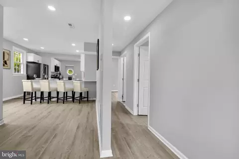 Entry Way - 6016 Sefton Ave, Baltimore, MD 21214 photo 5 of 16