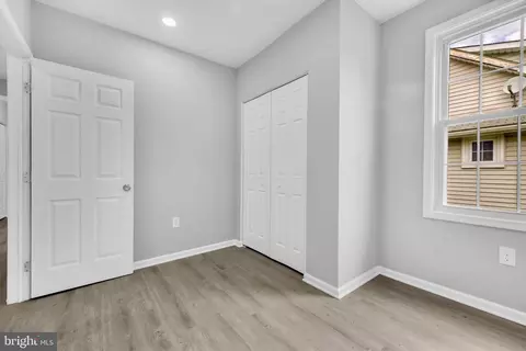 Entry Way - 6016 Sefton Ave, Baltimore, MD 21214 photo 11 of 16