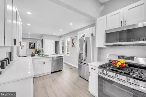 Entry Way - 6016 Sefton Ave, Baltimore, MD 21214 photo 1 of 16