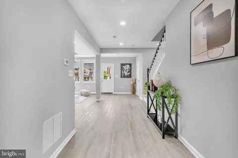 Entry Way - 6016 Sefton Ave, Baltimore, MD 21214 photo 9 of 16