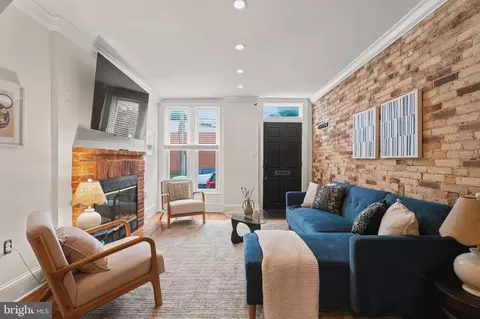 Living - 103 E Cross St E, Baltimore, MD 21230 photo 1 of 1