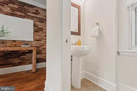 Entry Way - 103 E Cross St E, Baltimore, MD 21230 photo 2 of 8