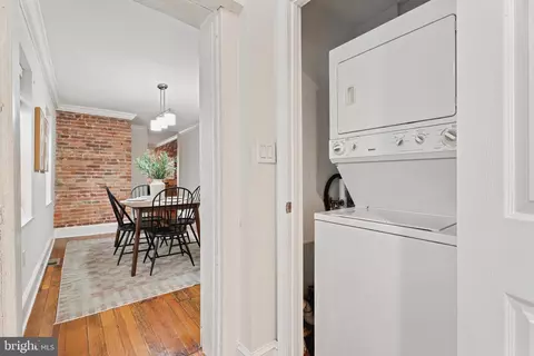 Entry Way - 103 E Cross St E, Baltimore, MD 21230 photo 4 of 8