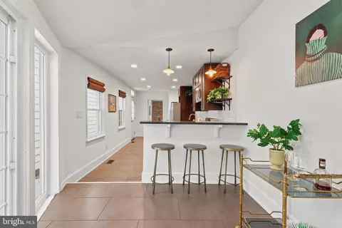 Entry Way - 103 E Cross St E, Baltimore, MD 21230 photo 3 of 8