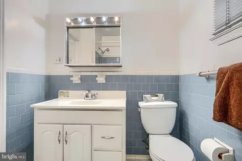 Bath - 5709 Key Ave, Baltimore, MD 21215 photo 4 of 7
