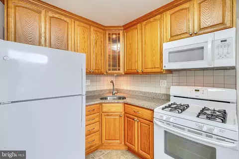Kitchen - 5709 Key Ave, Baltimore, MD 21215 photo 4 of 5