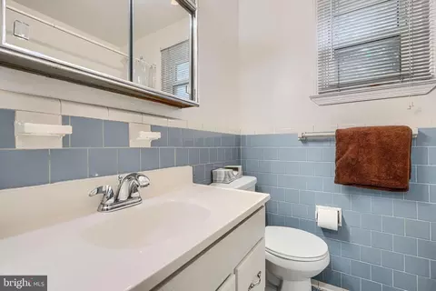 Bath - 5709 Key Ave, Baltimore, MD 21215 photo 2 of 7