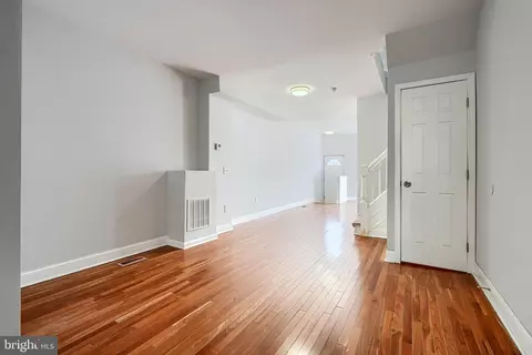 Living - 2511 Mcculloh St, Baltimore, MD 21217 photo 8 of 8