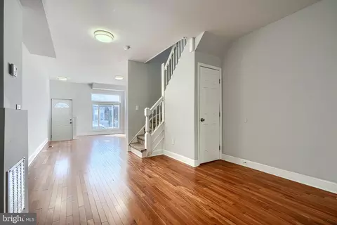 Living - 2511 Mcculloh St, Baltimore, MD 21217 photo 7 of 8