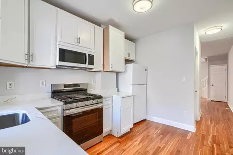 Entry Way - 2511 Mcculloh St, Baltimore, MD 21217 photo 1 of 3