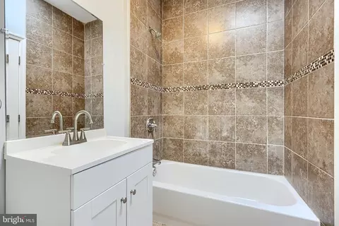 Bath - 2511 Mcculloh St, Baltimore, MD 21217 photo 2 of 3