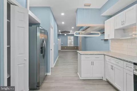Entry Way - 3109 Sumter Ave, Baltimore, MD 21215 photo 10 of 17