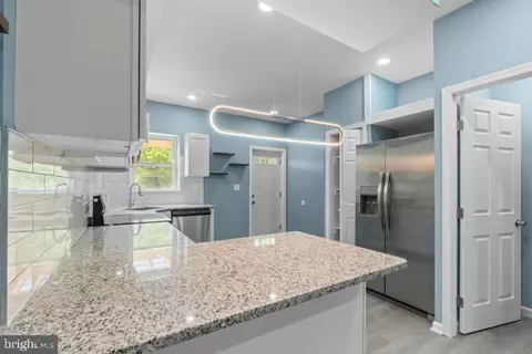 Entry Way - 3109 Sumter Ave, Baltimore, MD 21215 photo 9 of 17