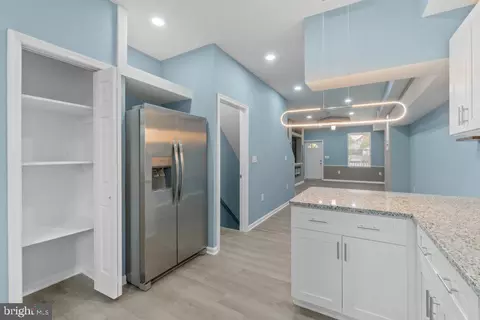 Entry Way - 3109 Sumter Ave, Baltimore, MD 21215 photo 11 of 17