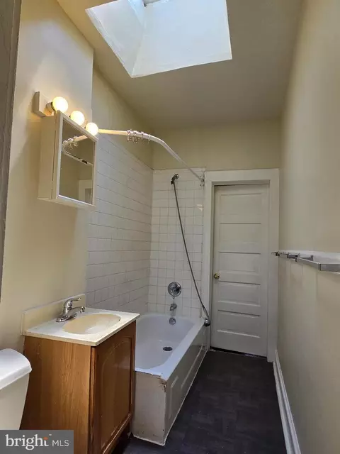 Bath - 2562 Robb St, Baltimore, MD 21218 photo 3 of 4