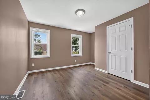 Entry Way - 3712 E Lombard St, Baltimore, MD 21224 photo 10 of 16