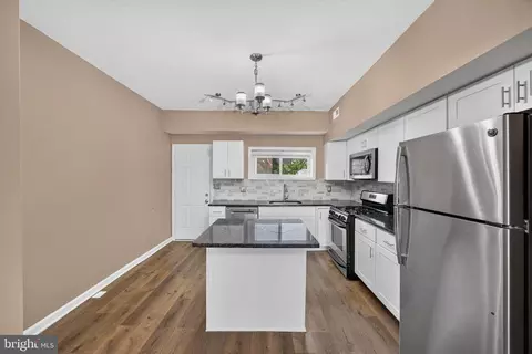 Entry Way - 3712 E Lombard St, Baltimore, MD 21224 photo 7 of 16