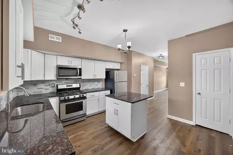 Entry Way - 3712 E Lombard St, Baltimore, MD 21224 photo 8 of 16
