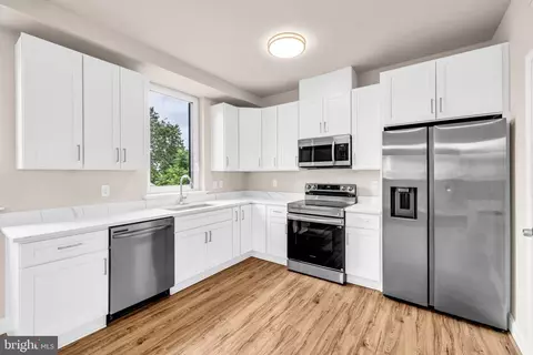 Kitchen - 1129 Unit B Monroe Cir, Baltimore, MD 21225 photo 1 of 3