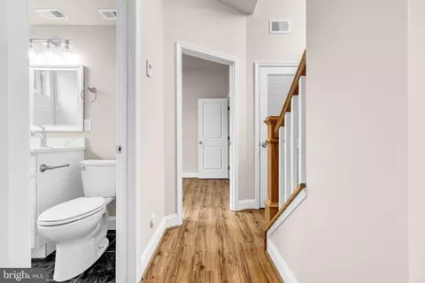Entry Way - 1129 Unit B Monroe Cir, Baltimore, MD 21225 photo 2 of 3