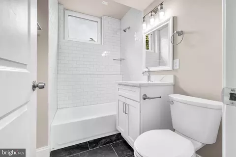 Bath - 1129 Unit B Monroe Cir, Baltimore, MD 21225 photo 1 of 1