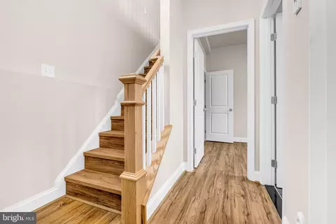 Entry Way - 1129 Unit B Monroe Cir, Baltimore, MD 21225 photo 1 of 3