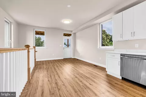 Living - 1129 Unit B Monroe Cir, Baltimore, MD 21225 photo 1 of 1