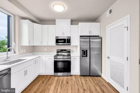 Kitchen - 1129 Unit B Monroe Cir, Baltimore, MD 21225 photo 2 of 3