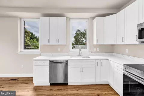 Kitchen - 1129 Unit B Monroe Cir, Baltimore, MD 21225 photo 3 of 3