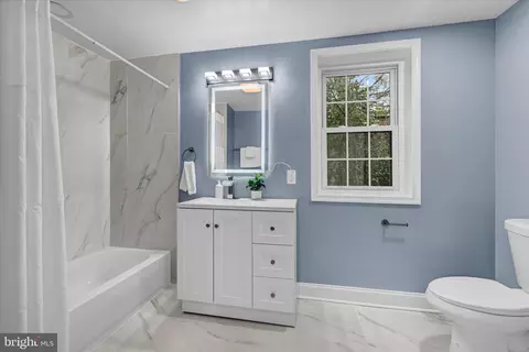 Bath - 864 Lemmon St, Baltimore, MD 21201 photo 1 of 1
