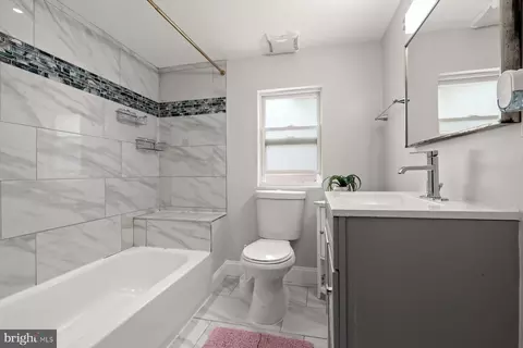 Bath - 3205 Gibbons Ave, Baltimore, MD 21214 photo 2 of 3