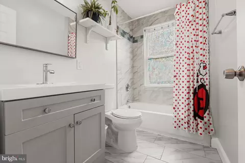 Bath - 3205 Gibbons Ave, Baltimore, MD 21214 photo 3 of 3