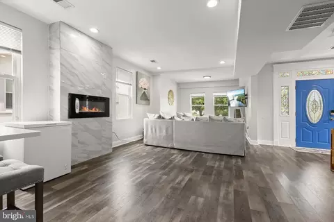 Entry Way - 3205 Gibbons Ave, Baltimore, MD 21214 photo 5 of 7