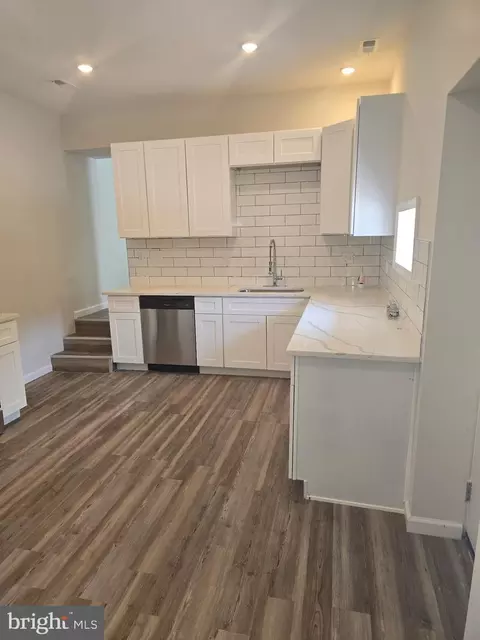 Kitchen - 2600 E Hoffman St, Baltimore, MD 21213 photo 2 of 4