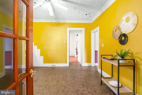 Entry Way - 4310 Biddison Ln, Baltimore, MD 21206 photo 4 of 5