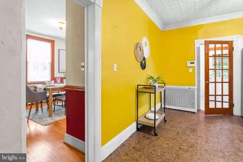 Entry Way - 4310 Biddison Ln, Baltimore, MD 21206 photo 5 of 5