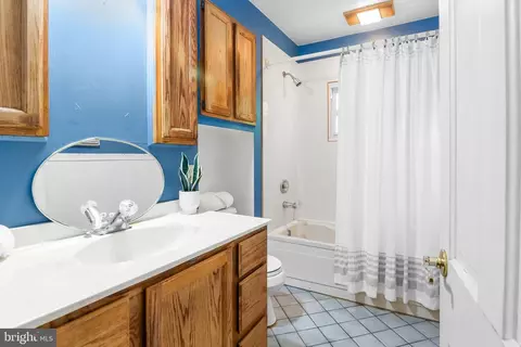 Bath - 4310 Biddison Ln, Baltimore, MD 21206 photo 2 of 2