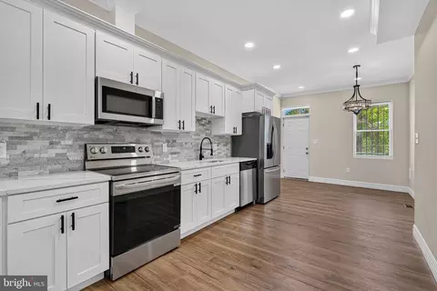 Entry Way - 1762 E North Ave, Baltimore, MD 21213 photo 3 of 7