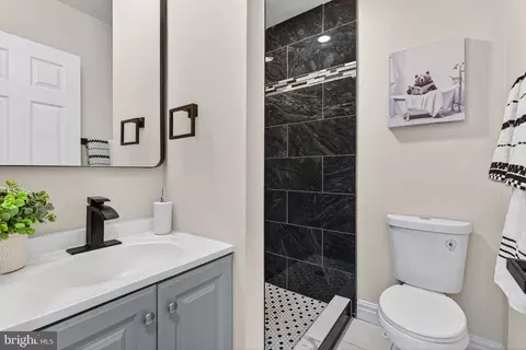 Bath - 1762 E North Ave, Baltimore, MD 21213 photo 2 of 4